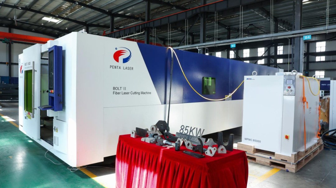 A Penta Laser és a Chuangxin Laser közösen dobnak piacra egy 85000 W-os lézervágó gépet, amellyel ismét megdöntötték a nagy teljesítményrekordot a vágás területén.